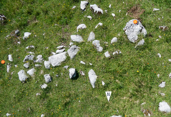 Denudationsmessungen von Bausteinen auf dem Dachsteingebirge. Ein Internetbeitrag der ANISA, Verein für alpine Forschung2014