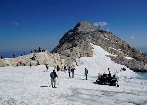 Schladminger und Hallstätter Gletscher 2025. Gletscherzustandsbericht, Gletscherbericht. ANISA, Verein für alpine Forschung. 
