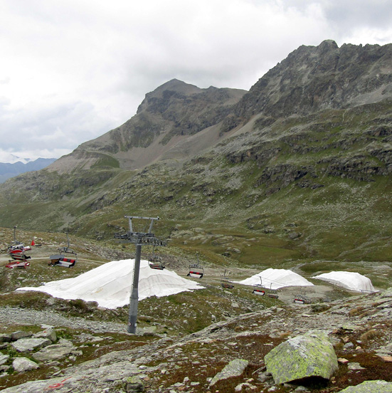 Gletscherschmelze,  Pistenpflege, Umwelt, Klimaerwärung. Schweiz. Katharina von Salis