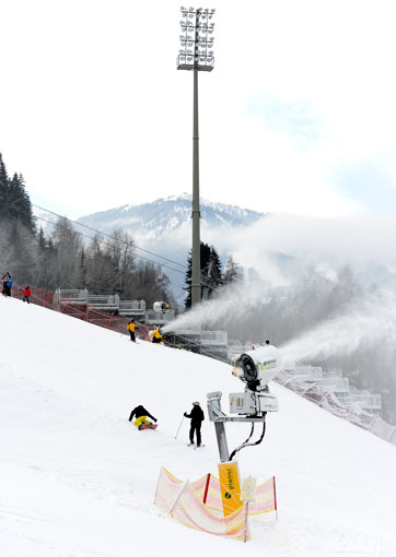 Kunstschneepiste mit Schneekanonen und Flutlichtanlage. Ski-WM-Schladming 2013. Planai